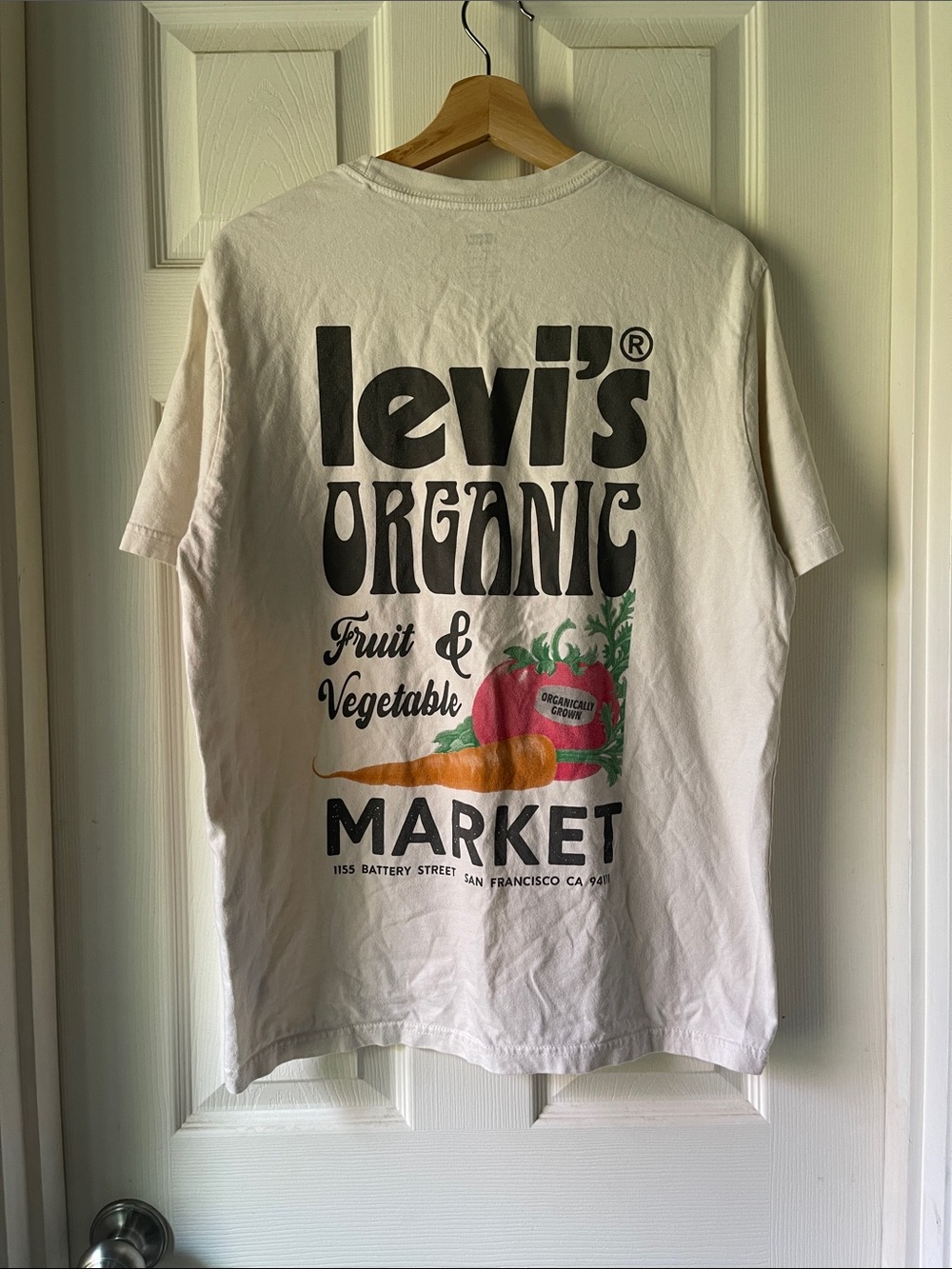 Levi's Organic Fruit & Vegetable Market Graphic Tee M